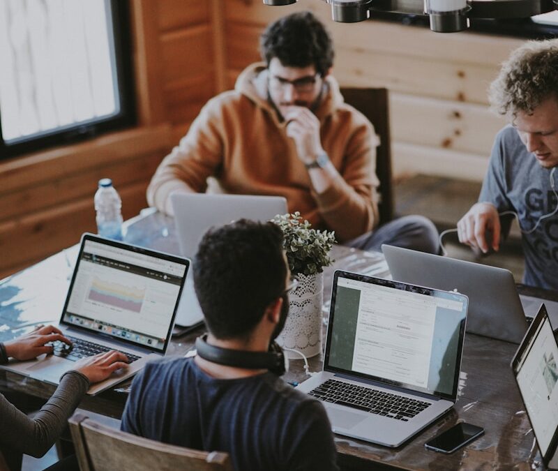 Comment structurer les pages de services dans une création site web à Genève ?